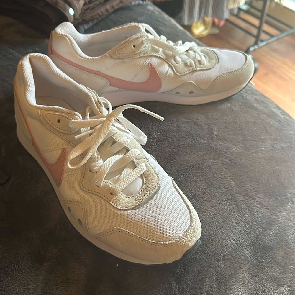 Nike venture running shoes